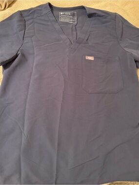 FIGS Catarina Scrub Top Size Small in Space Navy